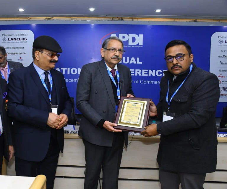 Awards ceremony APDI Security in Delhi, Detective Dev receiving award for best detective service in Dehradun, Uttarakhand.